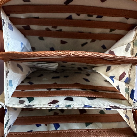 Lug compact splits wallet RFID protection accordian - Picture 3 of 4